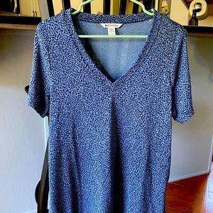 Athleta v neck breezy tee. Size LG brand new without tags